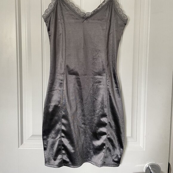 Divided lace strap dress - Picture 2 of 5